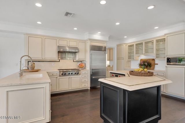 1917 Brittany Park Road, Camarillo, CA 93012