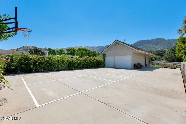 1917 Brittany Park Road, Camarillo, CA 93012