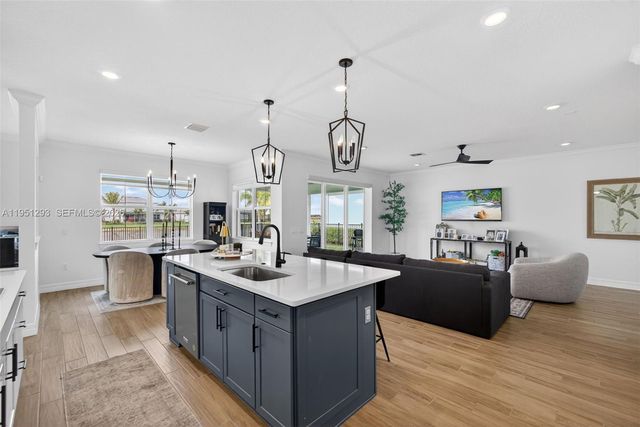 10752 Northbrook Cir, Palm Beach Gardens, FL 33412