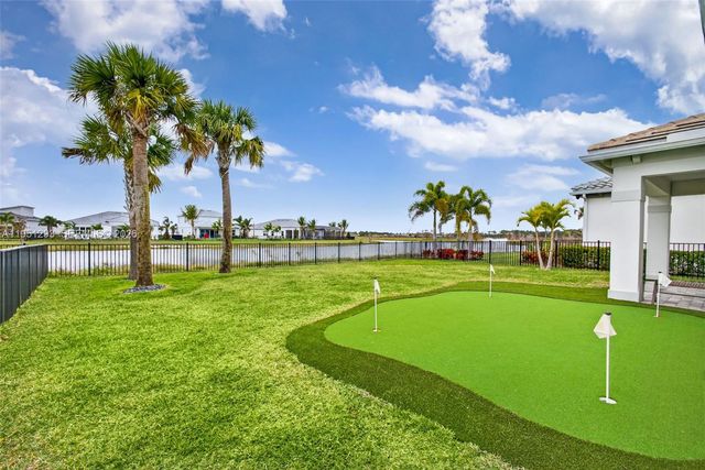 10752 Northbrook Cir, Palm Beach Gardens, FL 33412