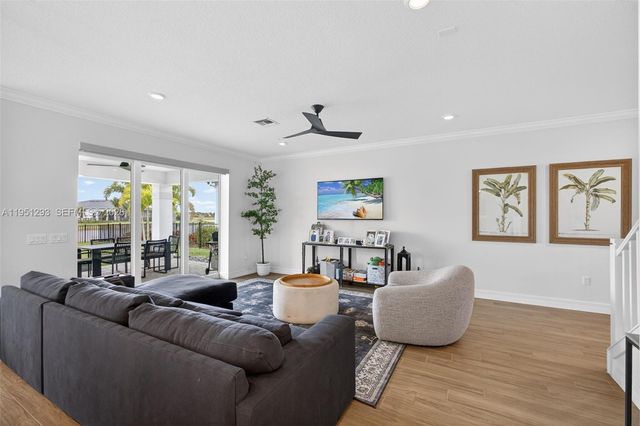 10752 Northbrook Cir, Palm Beach Gardens, FL 33412