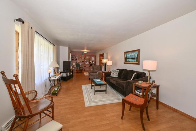 18830 Brookdale DRIVE, Brookfield, WI 53045