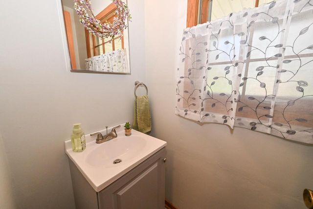 18830 Brookdale DRIVE, Brookfield, WI 53045