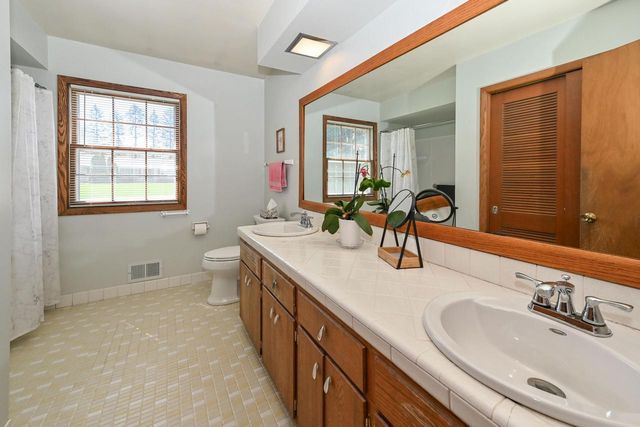 18830 Brookdale DRIVE, Brookfield, WI 53045