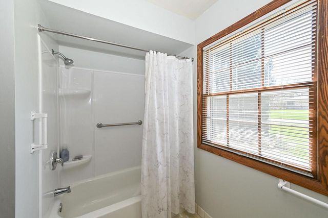 18830 Brookdale DRIVE, Brookfield, WI 53045