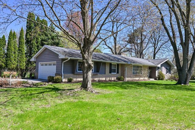 18830 Brookdale DRIVE, Brookfield, WI 53045