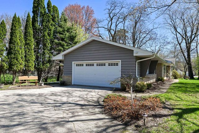 18830 Brookdale DRIVE, Brookfield, WI 53045