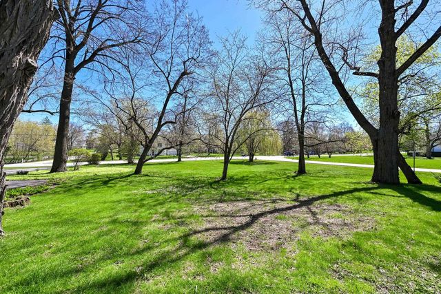 18830 Brookdale DRIVE, Brookfield, WI 53045