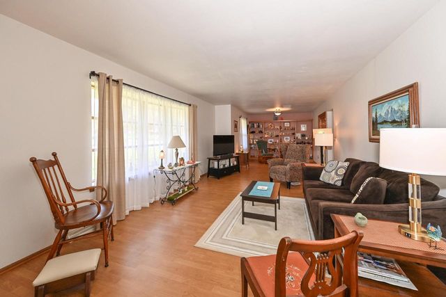 18830 Brookdale DRIVE, Brookfield, WI 53045