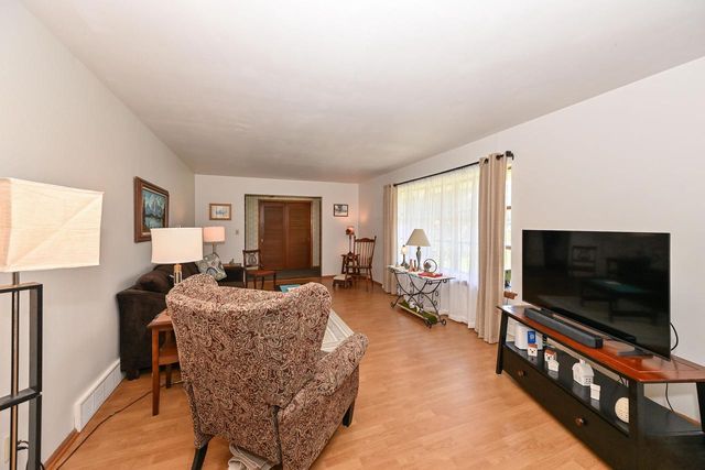 18830 Brookdale DRIVE, Brookfield, WI 53045