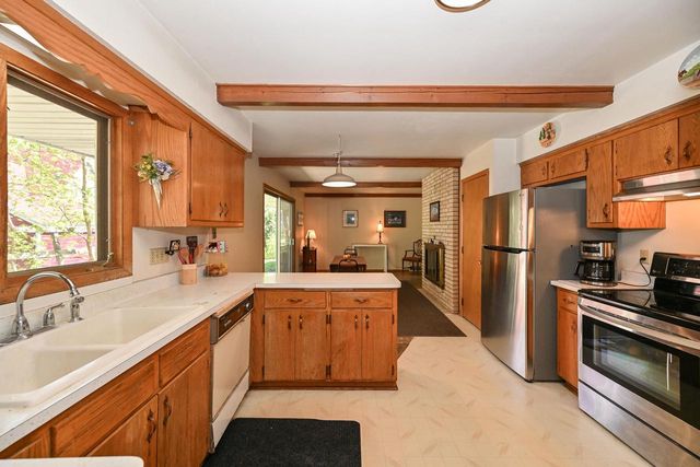 18830 Brookdale DRIVE, Brookfield, WI 53045