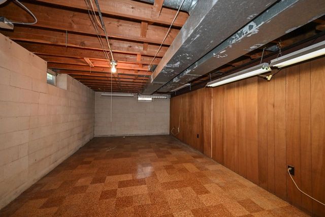 18830 Brookdale DRIVE, Brookfield, WI 53045
