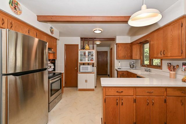 18830 Brookdale DRIVE, Brookfield, WI 53045