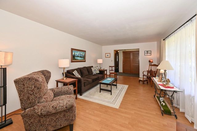 18830 Brookdale DRIVE, Brookfield, WI 53045