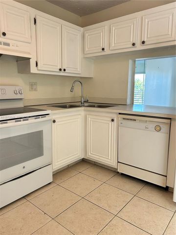 1541 S Ocean Blvd 415, Lauderdale By The Sea, FL 33062