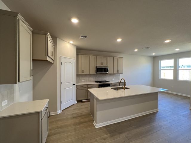 317 Willow Heights DR, Hutto, TX 78634