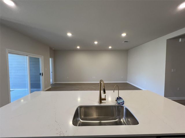 317 Willow Heights DR, Hutto, TX 78634