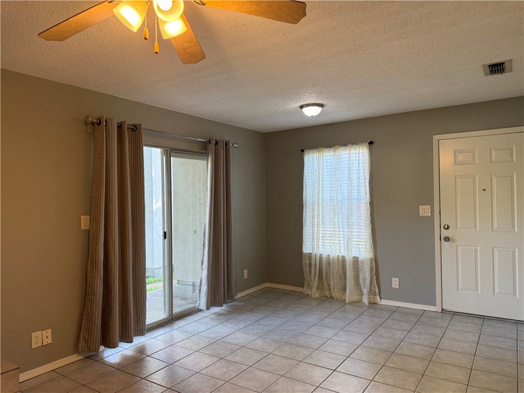 302 Saint Andrews St 101E, Rockport, TX 78382 — photo 2