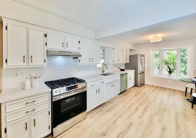 1864 Carol Lane, West Saint Paul, MN 55118