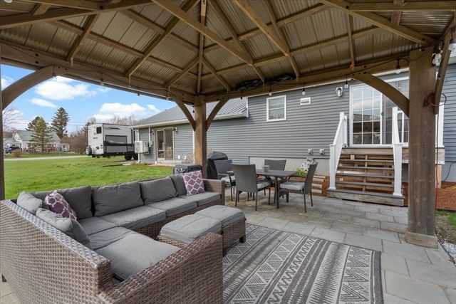 6 Cooper Road, Milton, VT 05468