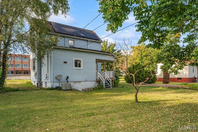 1528 N Church Street, Belleville, IL 62221