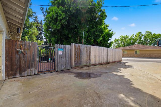 1340 Honor Oak Ln, Yuba City, CA 95993