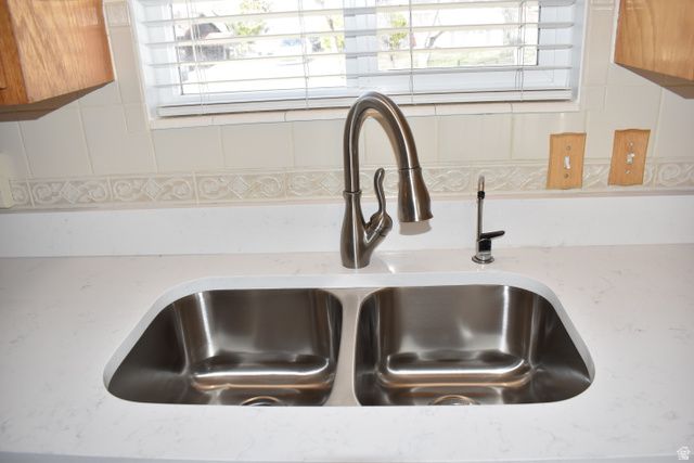 574 E ALOHA LN, Sandy, UT 84070