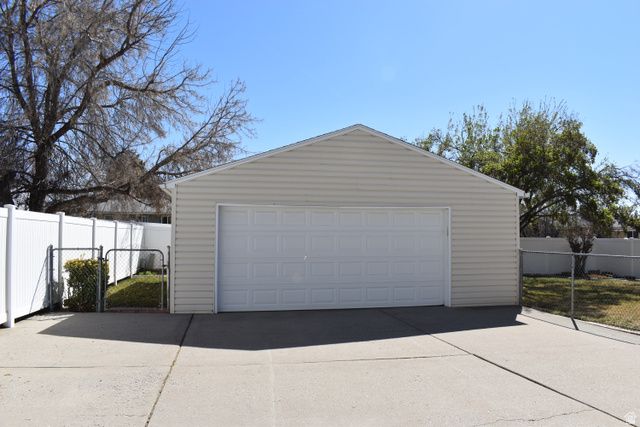 574 E ALOHA LN, Sandy, UT 84070
