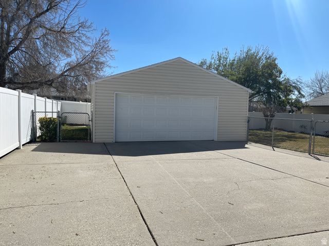 574 E ALOHA LN, Sandy, UT 84070