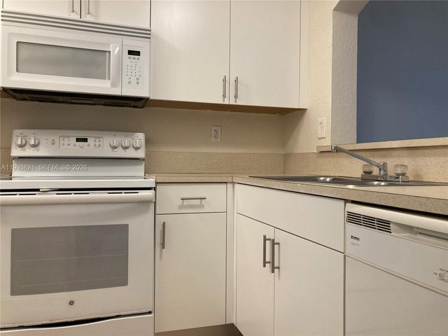 7985 NW 8th St 105A, Miami, FL 33126