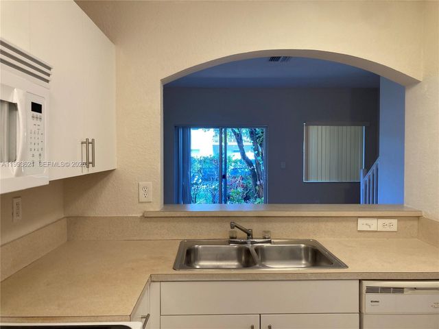 7985 NW 8th St 105A, Miami, FL 33126