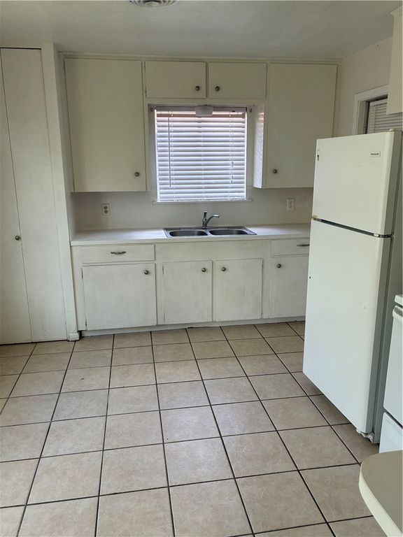 5705 Cain Dr, Corpus Christi, TX 78412 — photo 4