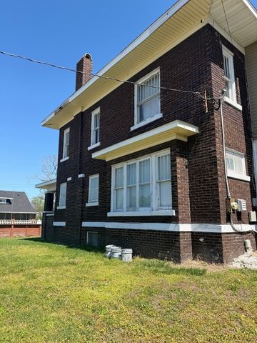 802 E Poplar Street, West Frankfort, IL 62896