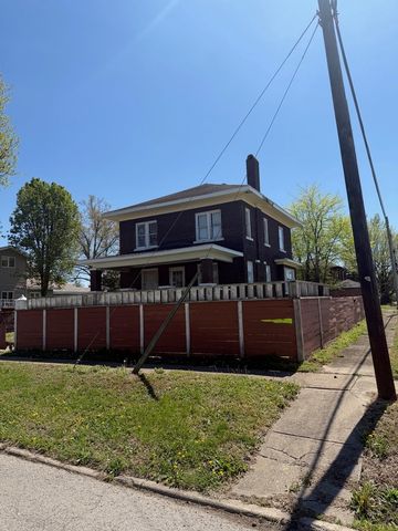 802 E Poplar Street, West Frankfort, IL 62896