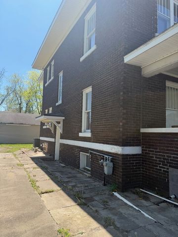 802 E Poplar Street, West Frankfort, IL 62896