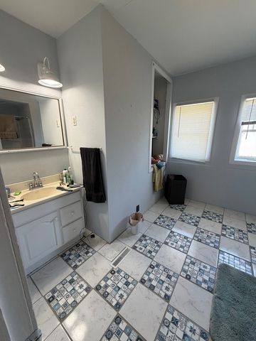 802 E Poplar Street, West Frankfort, IL 62896