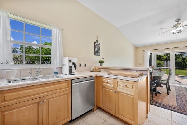 2835 SE 4th Pl, Homestead, FL 33033