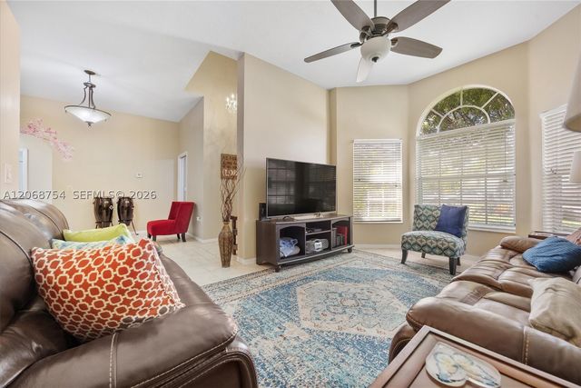 2835 SE 4th Pl, Homestead, FL 33033