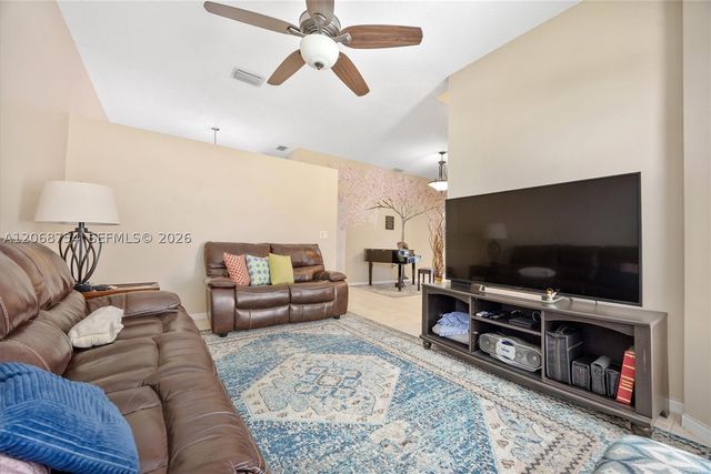 2835 SE 4th Pl, Homestead, FL 33033