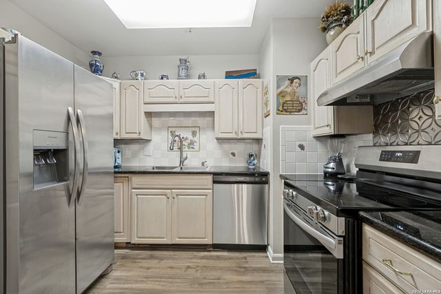 1 Towers Park Ln Apt 213, San Antonio, TX 78209