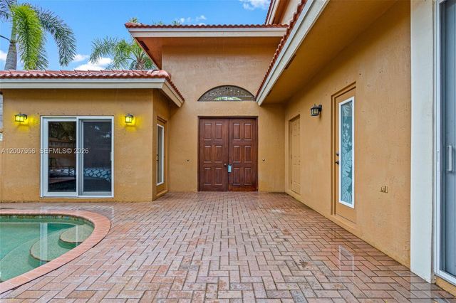 16403 Diamond Head Dr, Weston, FL 33331
