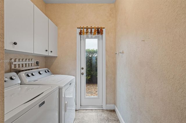 16403 Diamond Head Dr, Weston, FL 33331
