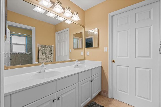 16403 Diamond Head Dr, Weston, FL 33331