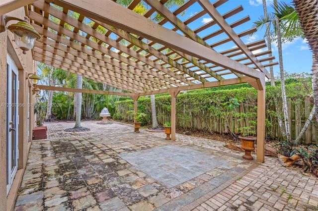 16403 Diamond Head Dr, Weston, FL 33331