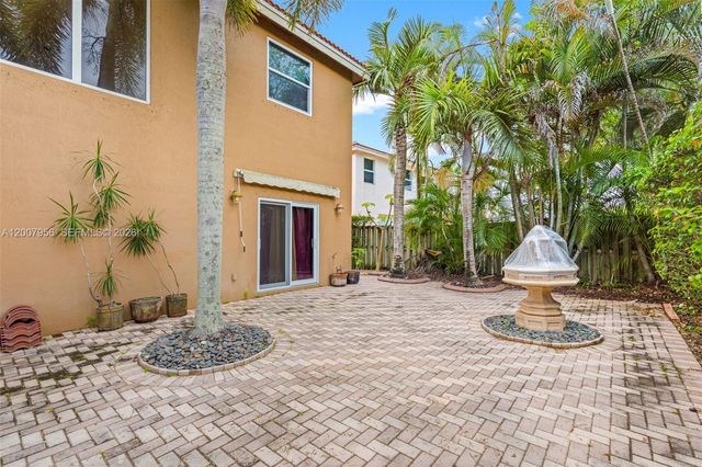 16403 Diamond Head Dr, Weston, FL 33331