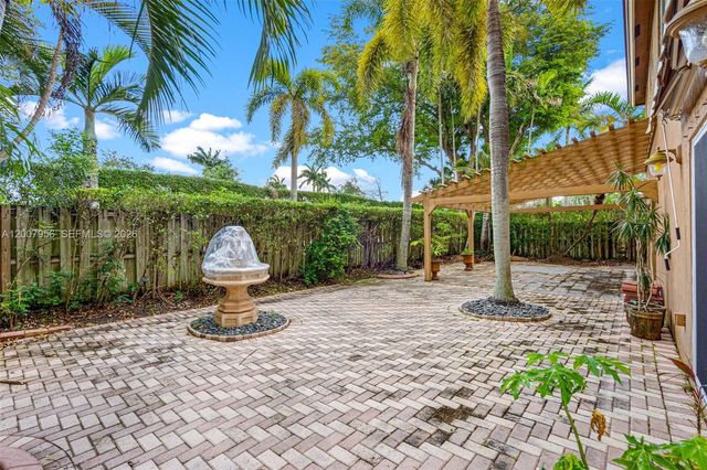 16403 Diamond Head Dr, Weston, FL 33331