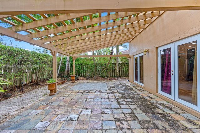16403 Diamond Head Dr, Weston, FL 33331