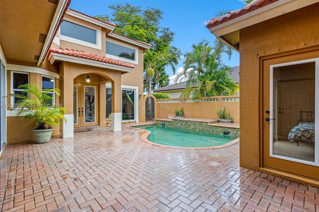 16403 Diamond Head Dr, Weston, FL 33331