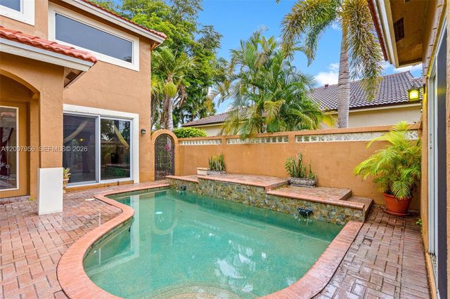 16403 Diamond Head Dr, Weston, FL 33331