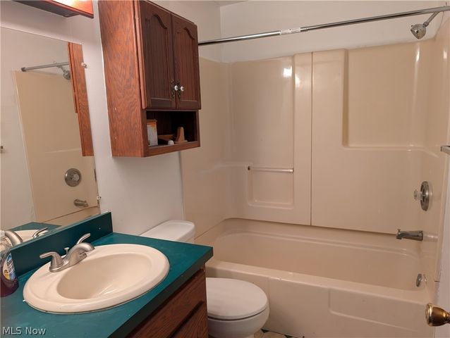 1223 Faircliff Street, Louisville, OH 44641